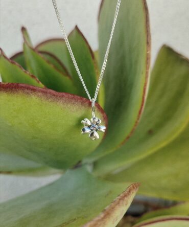 Colgante flor de almendro